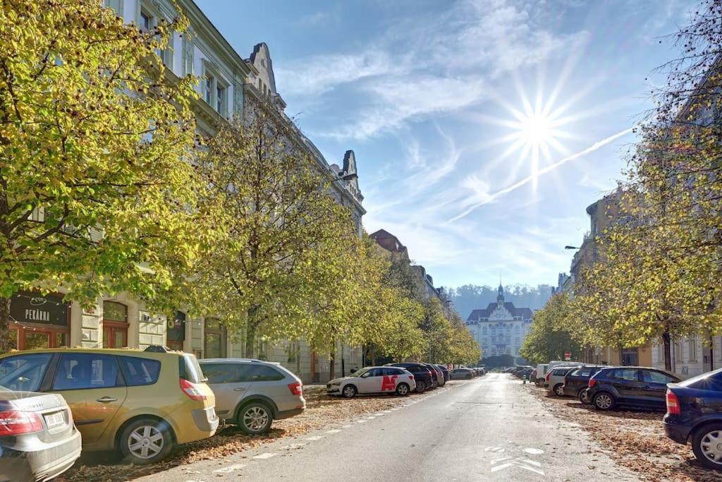شقة Velky 3-Loznicovy Byt Praha 8 Karlin المظهر الخارجي الصورة